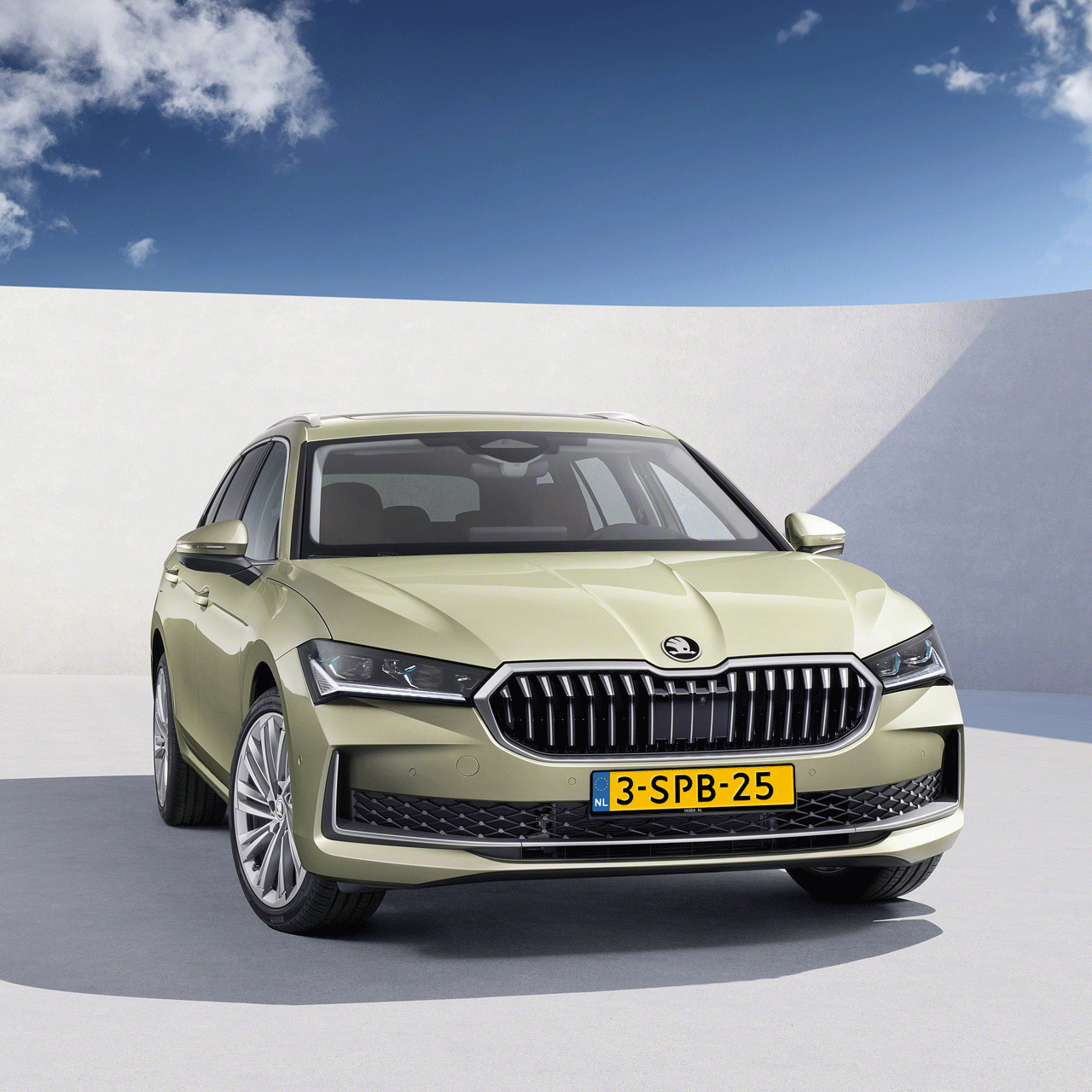 Skoda_superb_2024