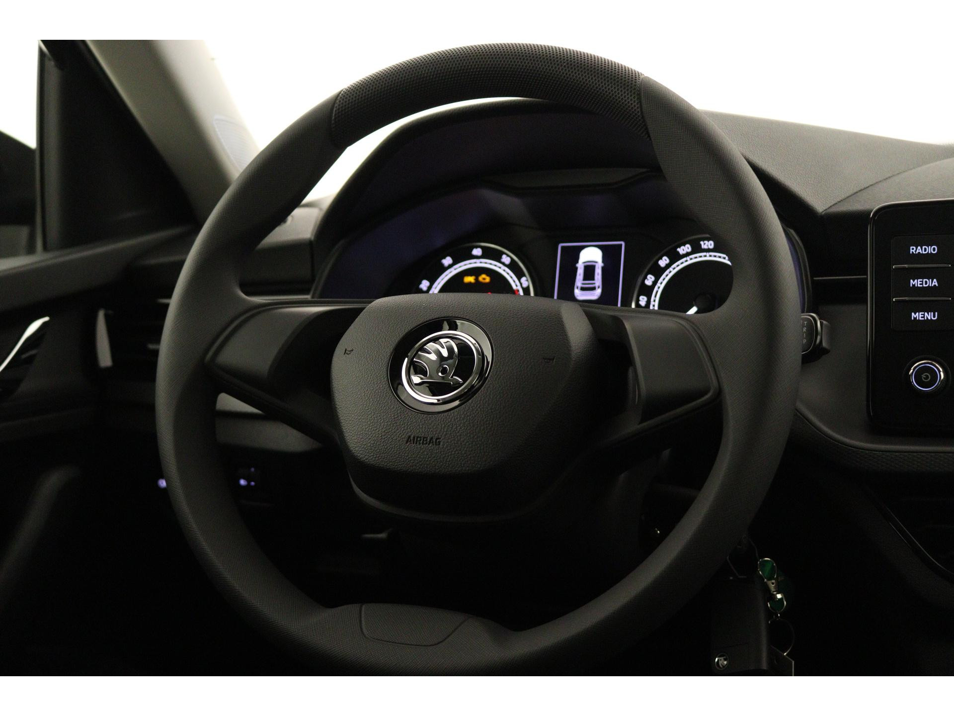 Škoda - Kamiq 1.0 TSI 110 6MT Active - 2023