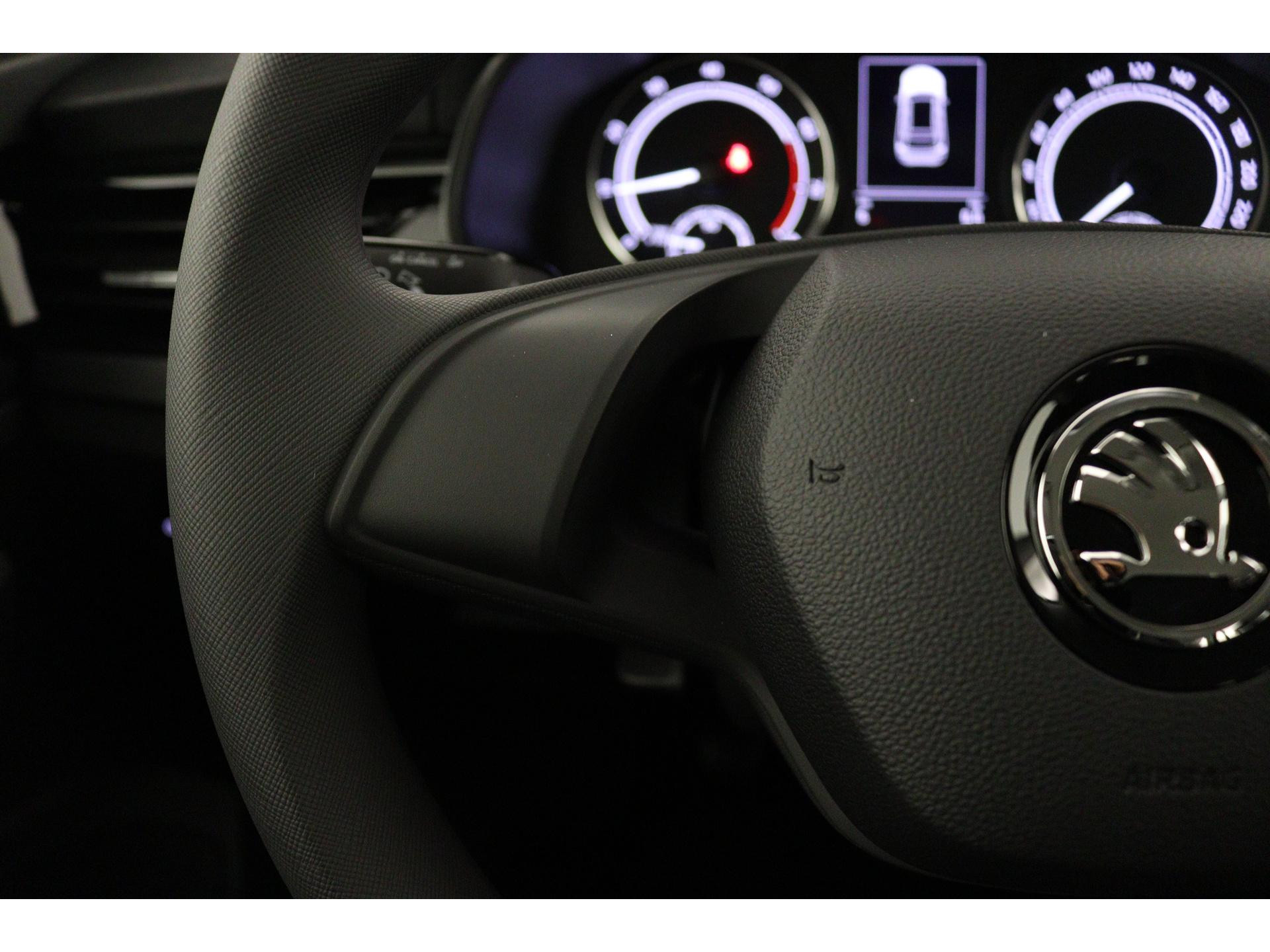 Škoda - Kamiq 1.0 TSI 110 6MT Active - 2023