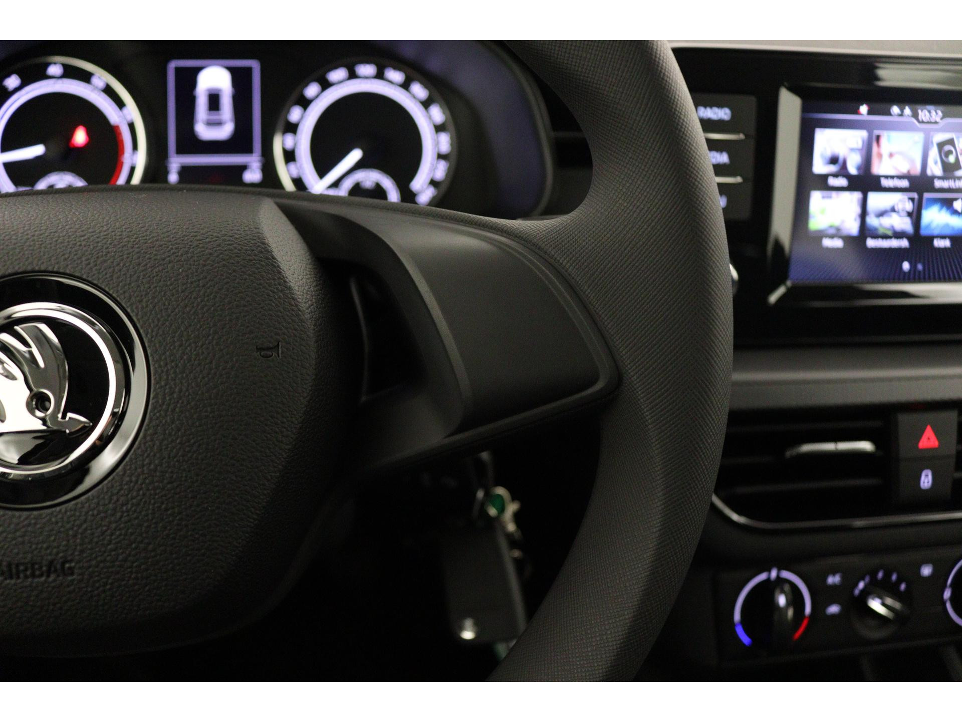 Škoda - Kamiq 1.0 TSI 110 6MT Active - 2023