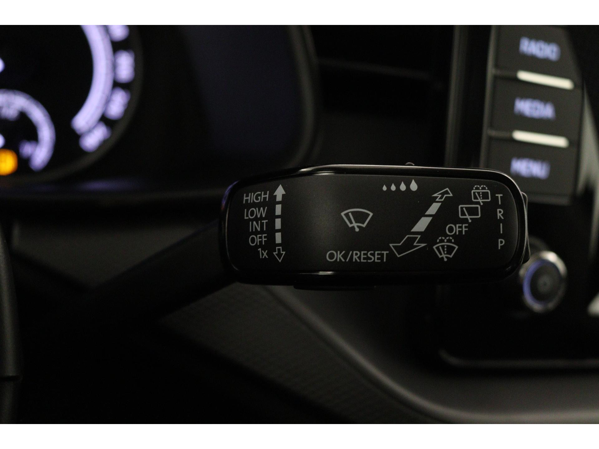 Škoda - Kamiq 1.0 TSI 110 6MT Active - 2023
