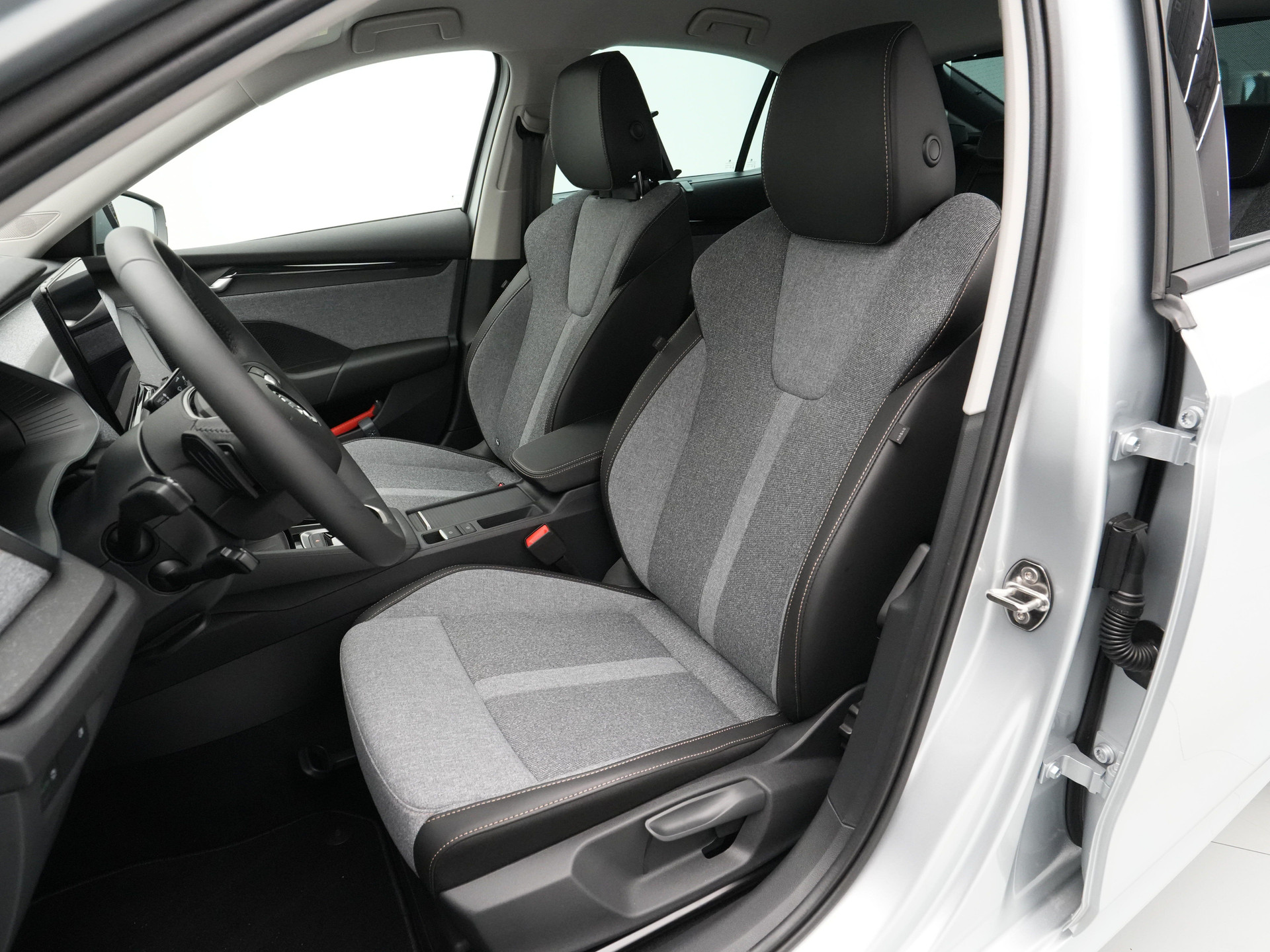 Škoda - Octavia Hatchback Octavia 1.5 TSI e-TEC MHEV 115 DSG-7 First Edition - 2024