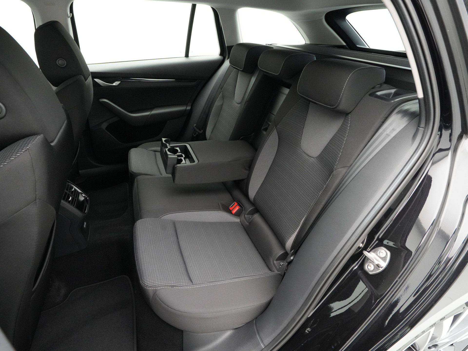 Škoda - Octavia Combi 1.5 TSI e-TEC MHEV 115 7DSG First Edition - 2025