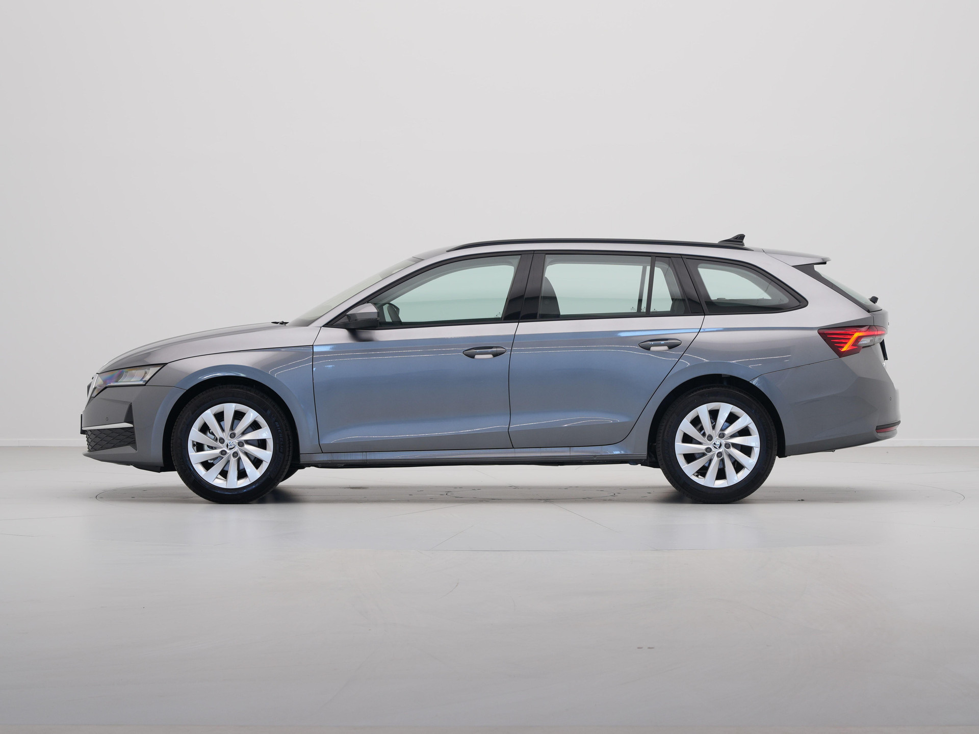 Škoda - Octavia Combi 1.5 TSI e-TEC MHEV 115 7DSG First Edition - 2024