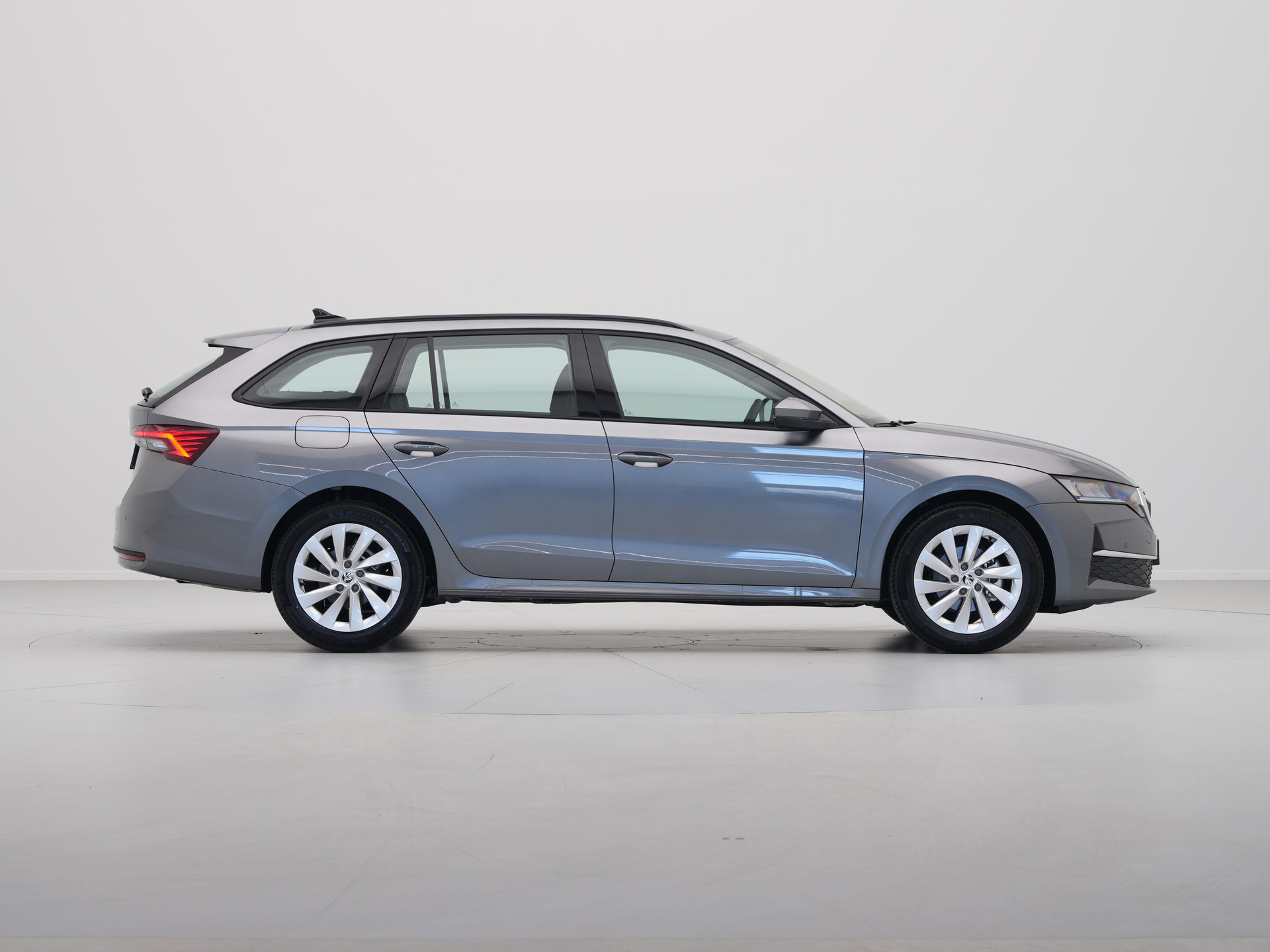 Škoda - Octavia Combi 1.5 TSI e-TEC MHEV 115 7DSG First Edition - 2024