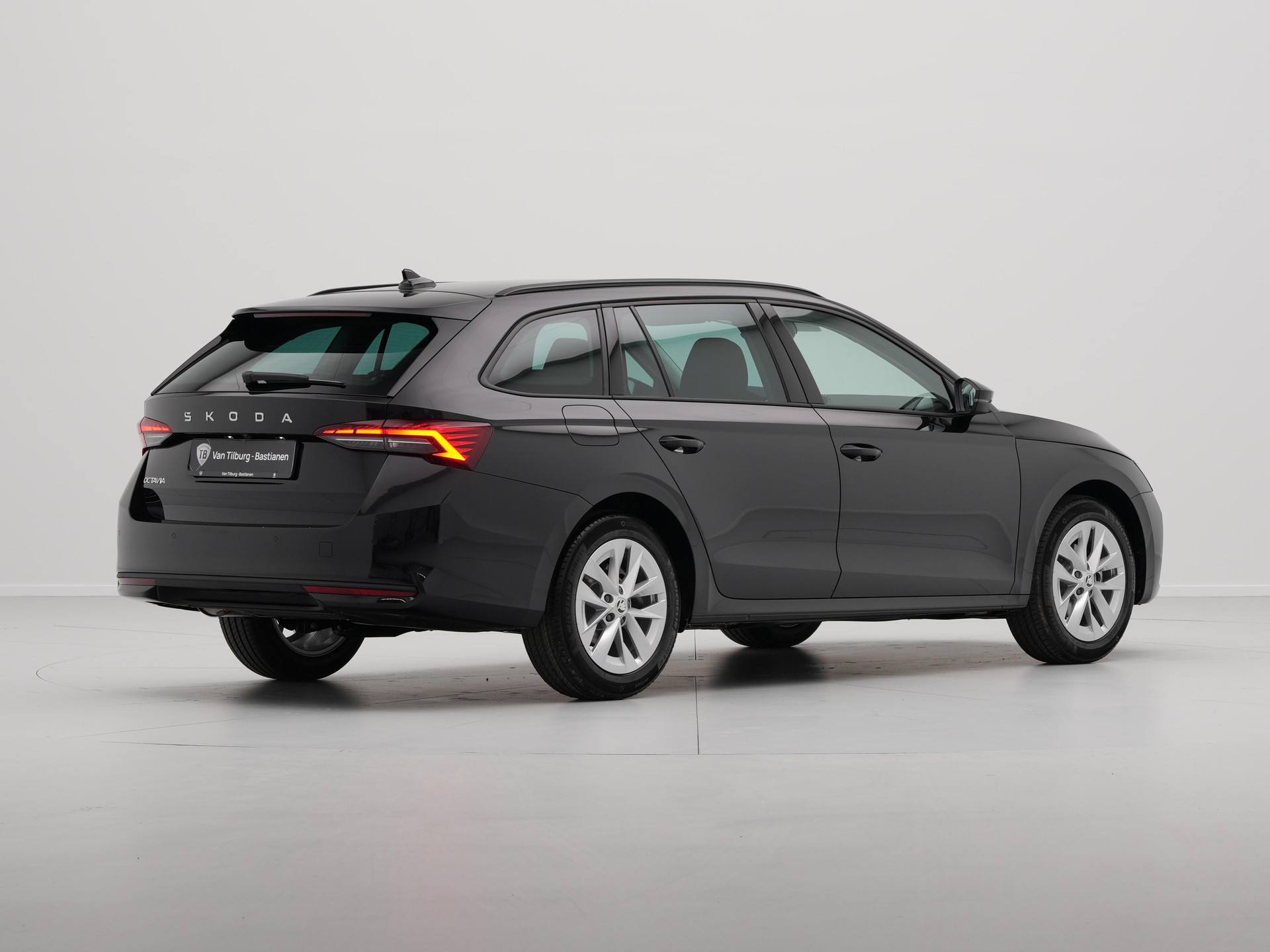Škoda - Octavia Combi 1.5 TSI 115 6MT Business Edition Plus - 2024