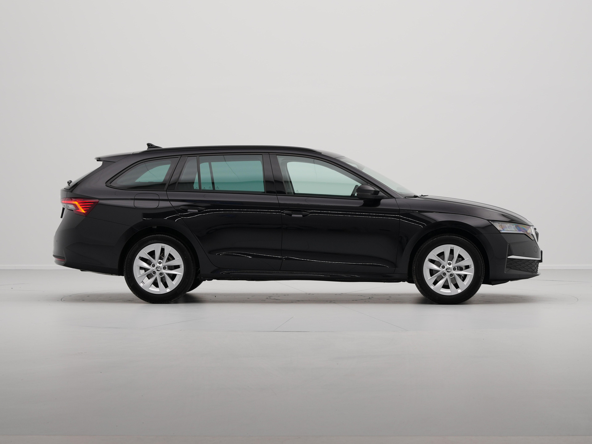 Škoda - Octavia Combi 1.5 TSI 115 6MT Business Edition Plus - 2024