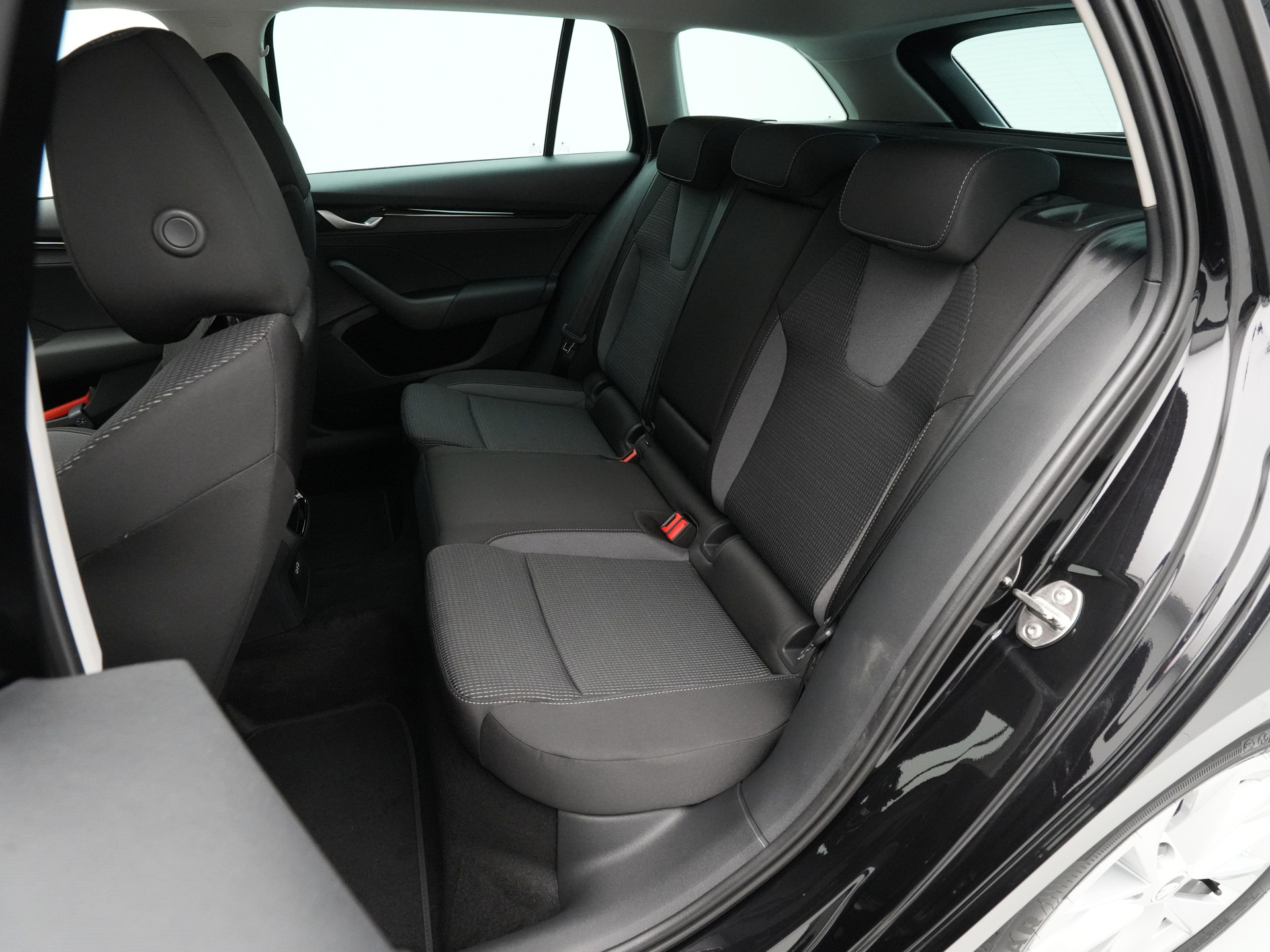 Škoda - Octavia Combi 1.5 TSI 115 6MT Business Edition Plus - 2024
