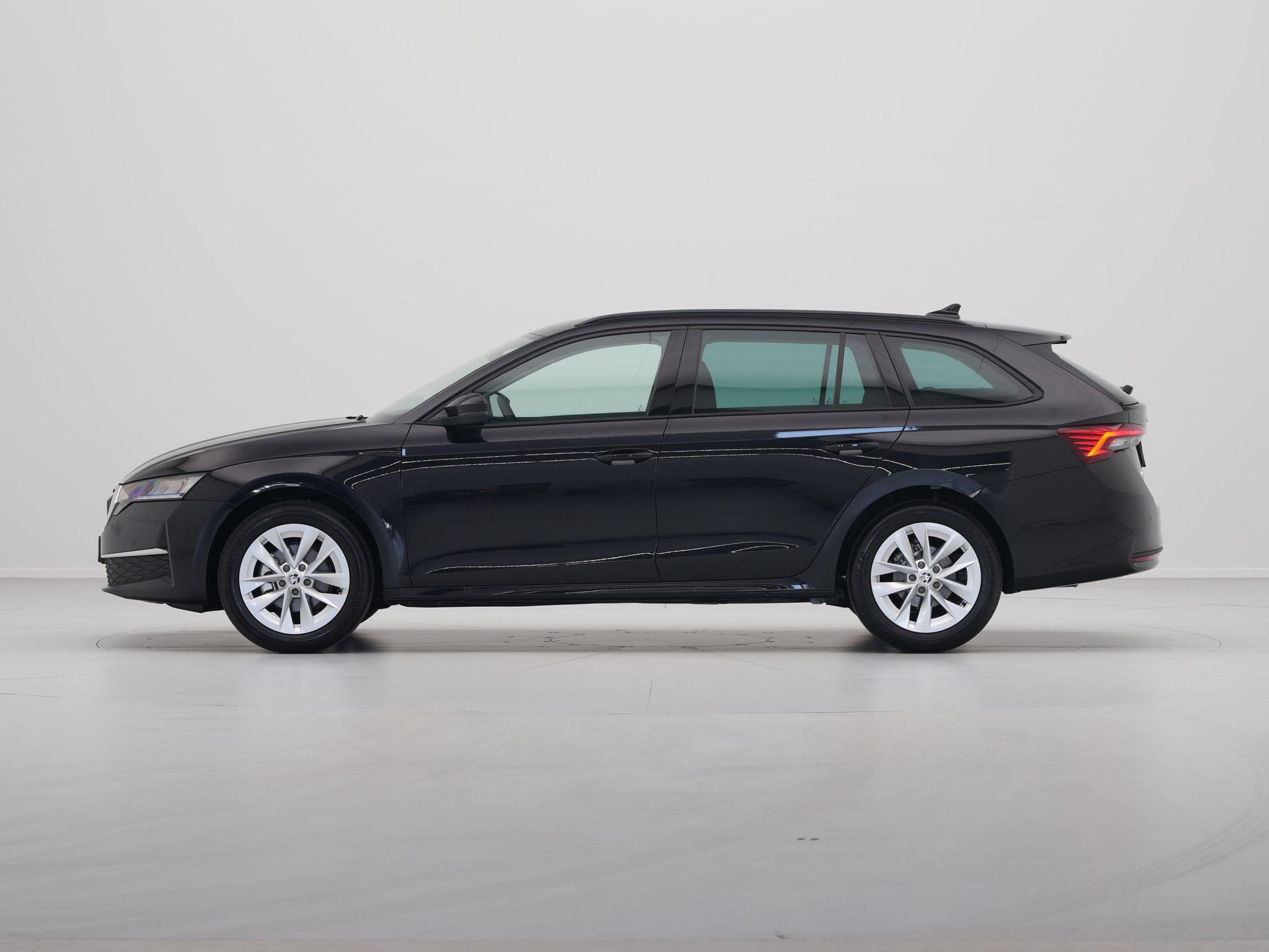 Škoda - Octavia Combi 1.5 TSI 115 6MT Business Edition Plus - 2024