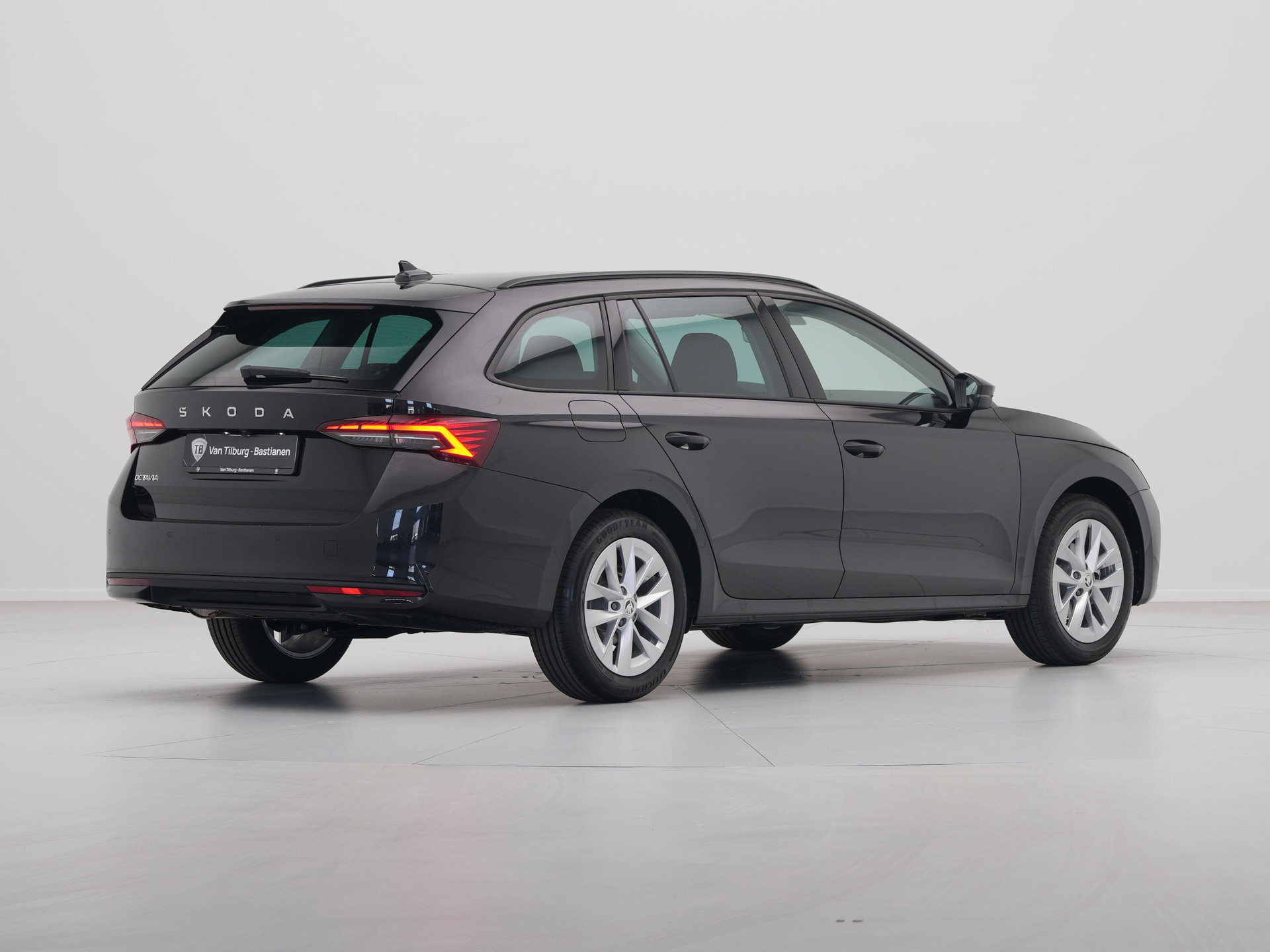 Škoda - Octavia Combi 1.5 TSI 115 6MT Business Edition Plus - 2024