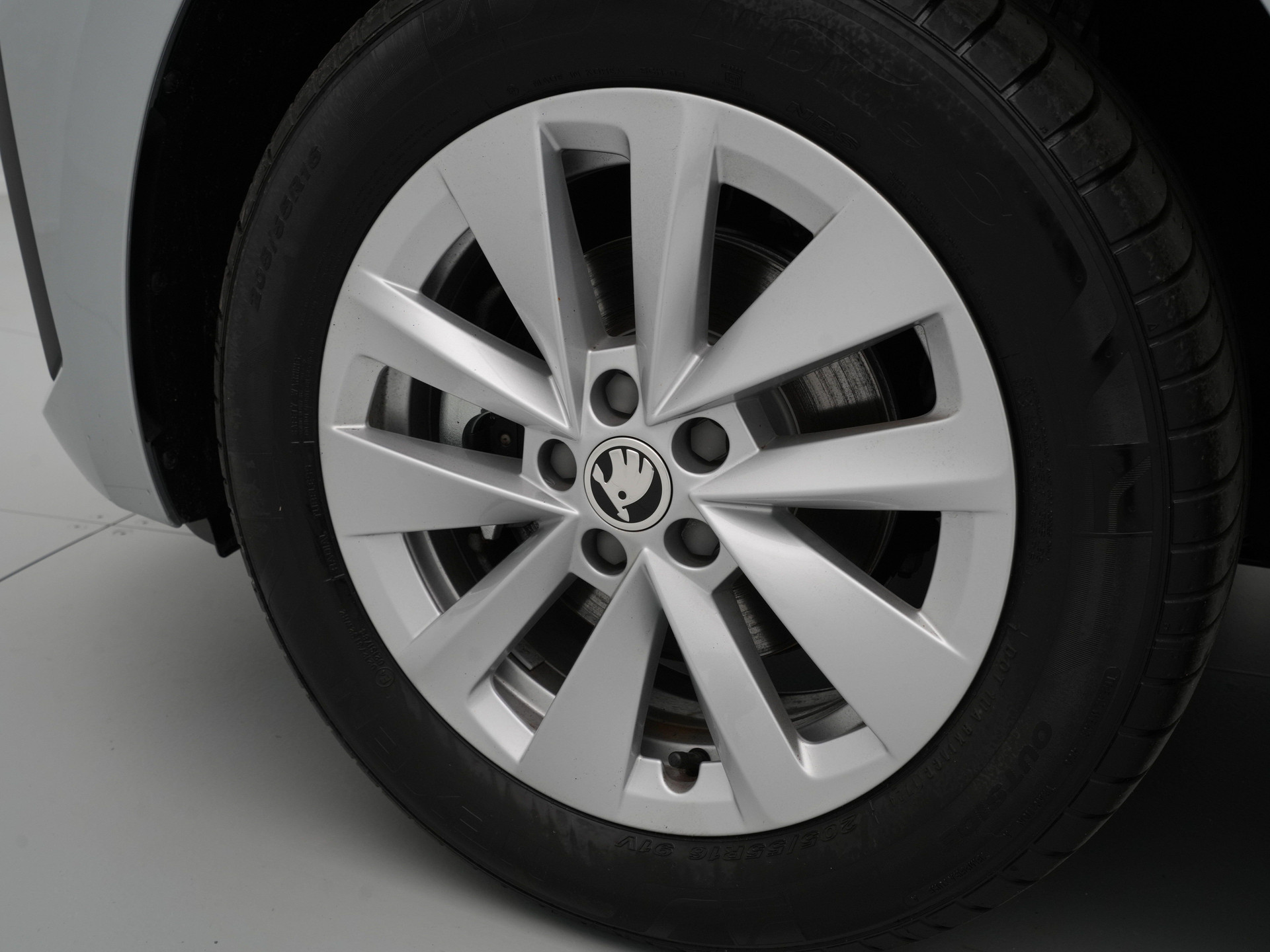 Škoda - Scala 1.0 TSI Greentech 115 6MT Business Edition - 2025