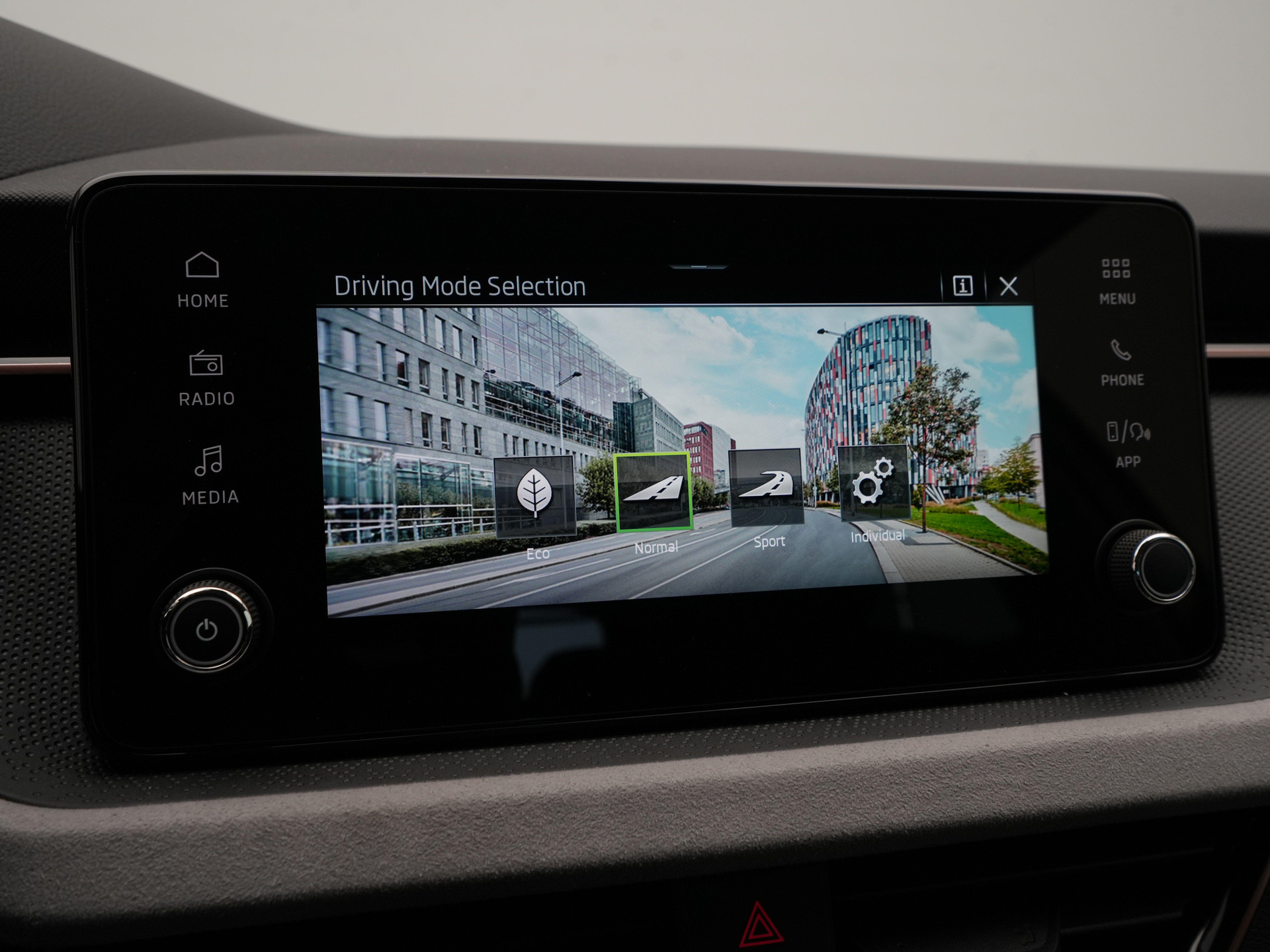 Škoda - Scala 1.0 TSI Greentech 115 6MT Business Edition - 2025