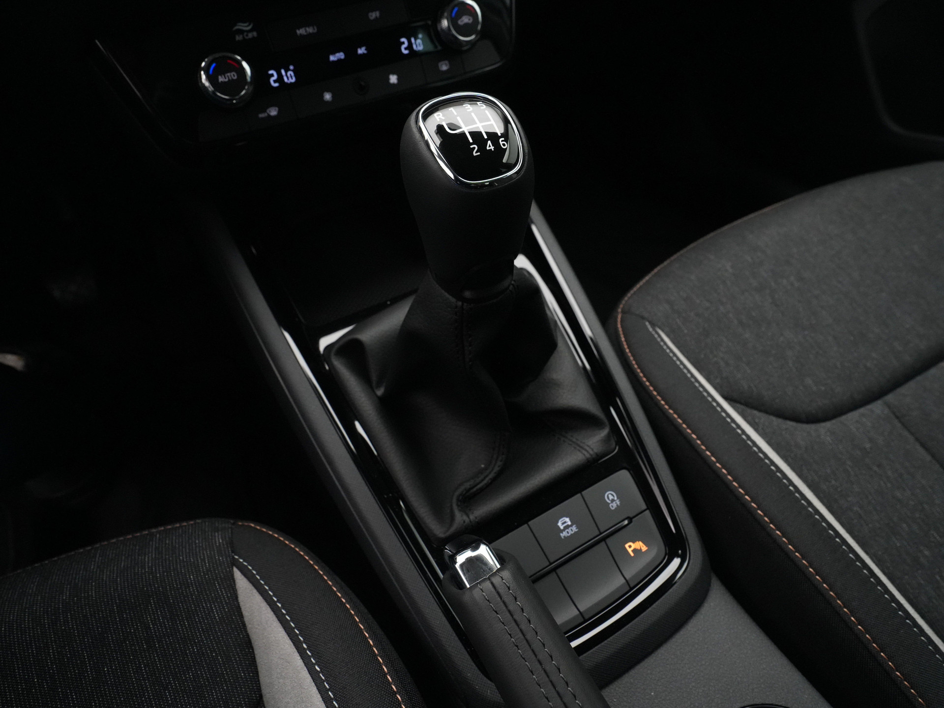 Škoda - Scala 1.0 TSI Greentech 115 6MT Business Edition - 2025