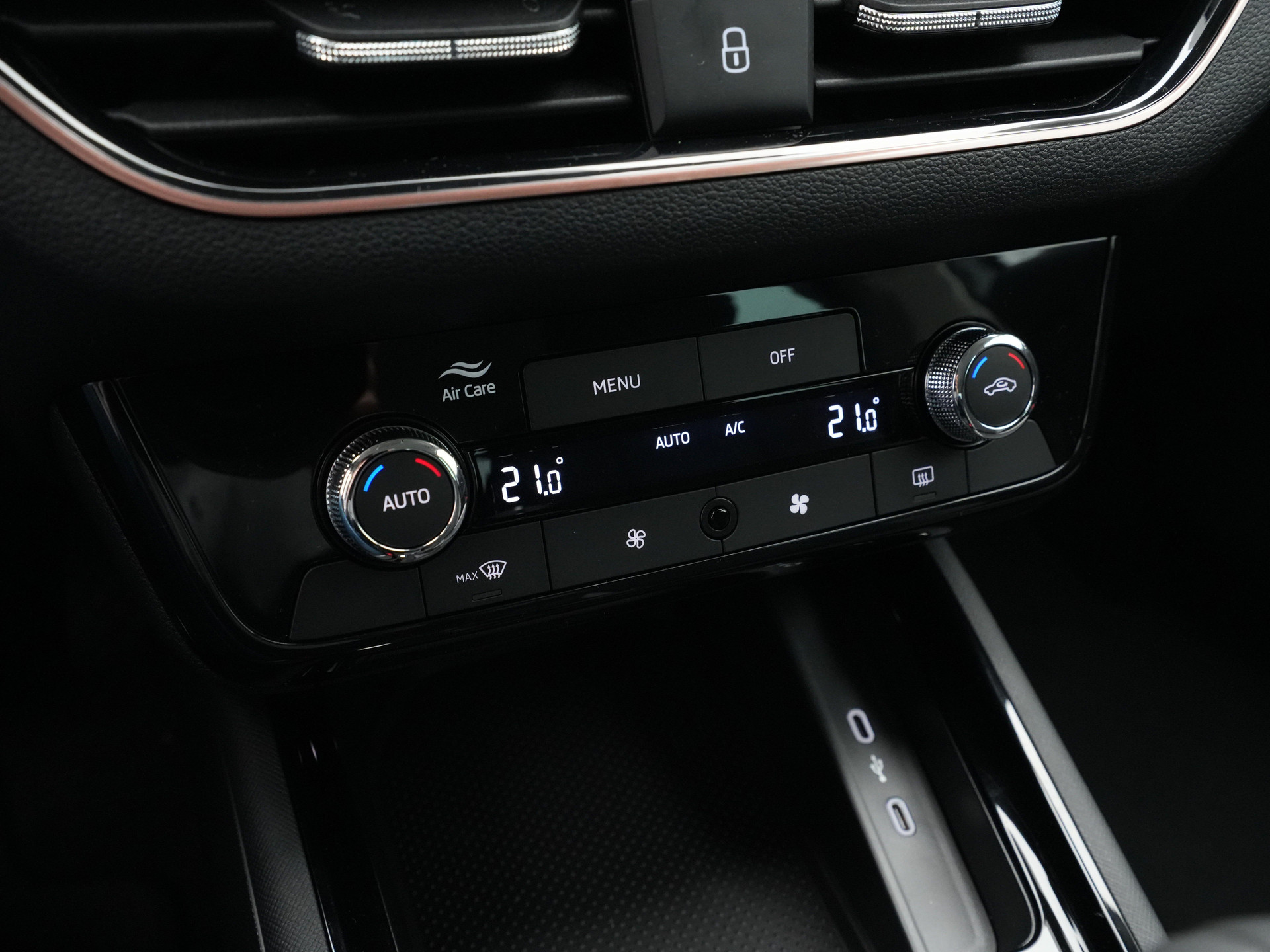 Škoda - Scala 1.0 TSI Greentech 115 6MT Business Edition - 2025