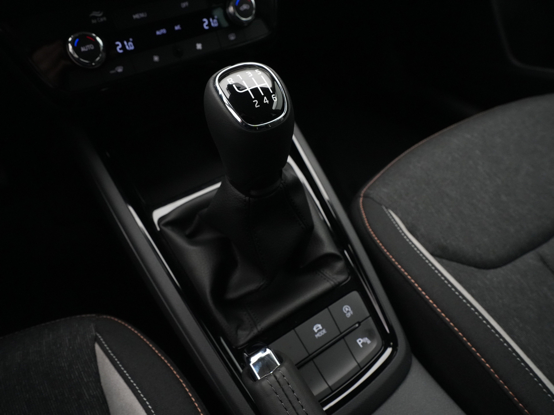 Škoda - Scala 1.0 TSI Greentech 115 6MT Business Edition - 2025