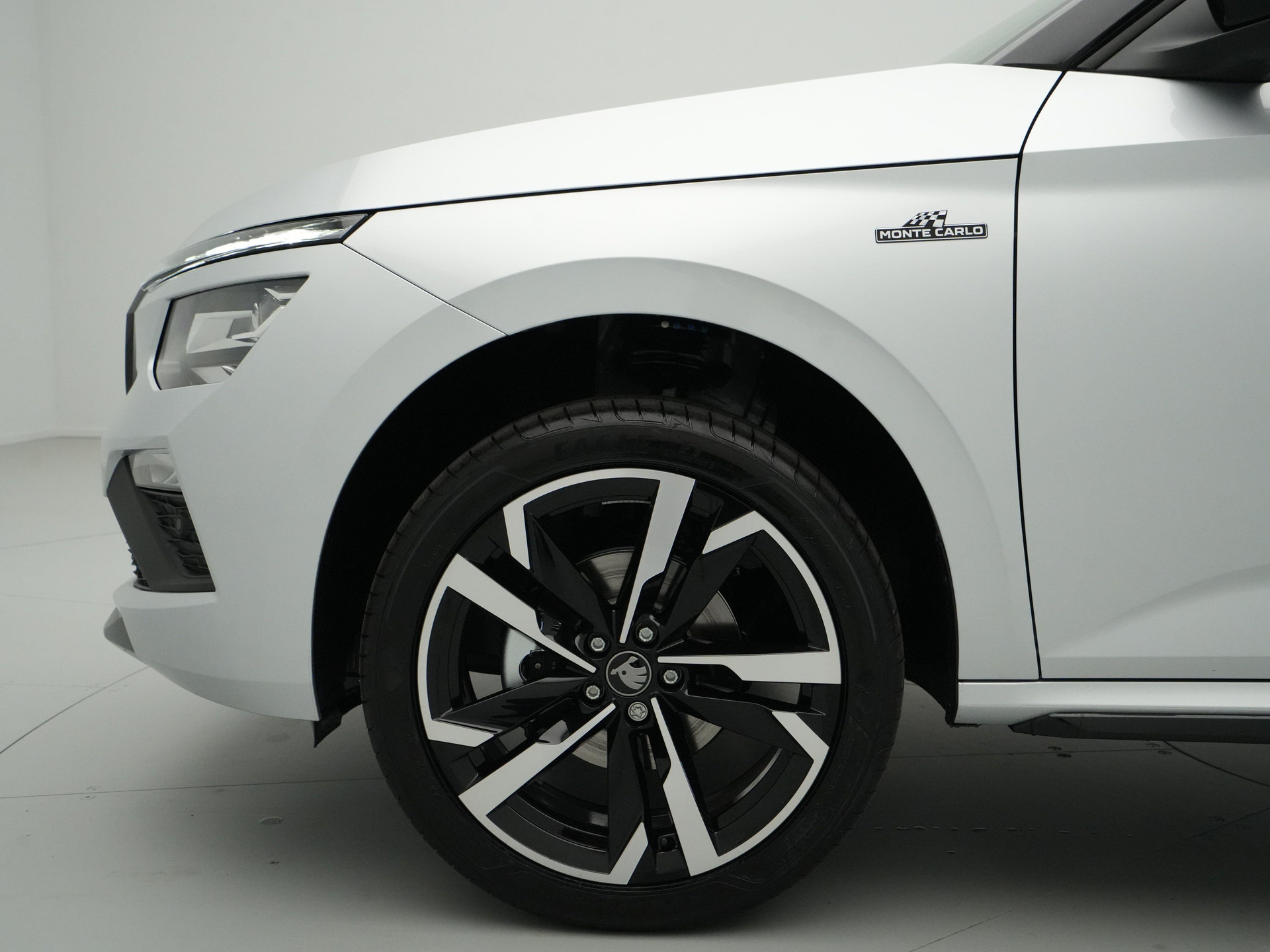 Škoda - Kamiq 1.0 TSI Greentech 115 6MT Monte Carlo - 2025