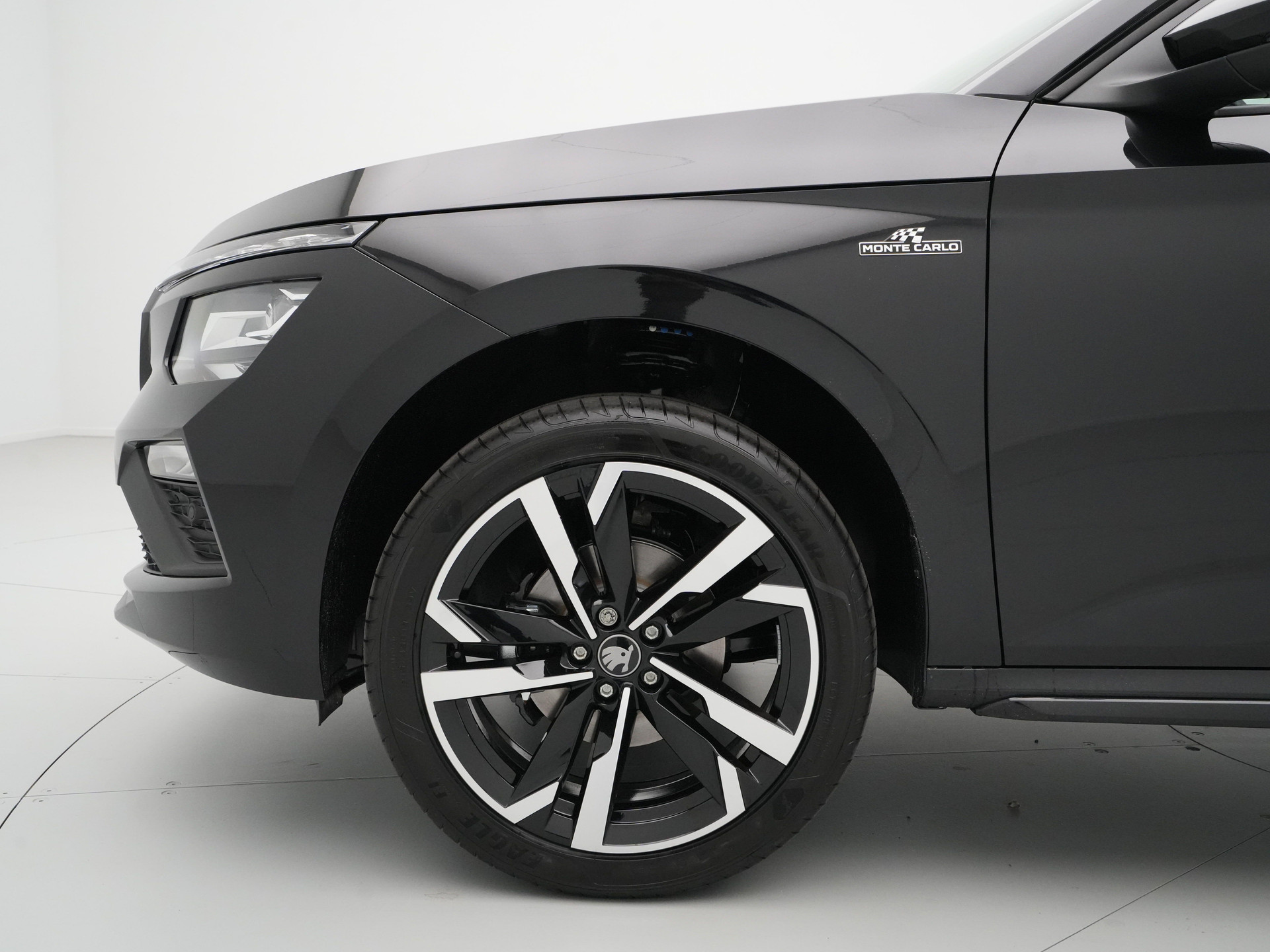 Škoda - Kamiq 1.0 TSI Greentech 115 6MT Monte Carlo - 2025