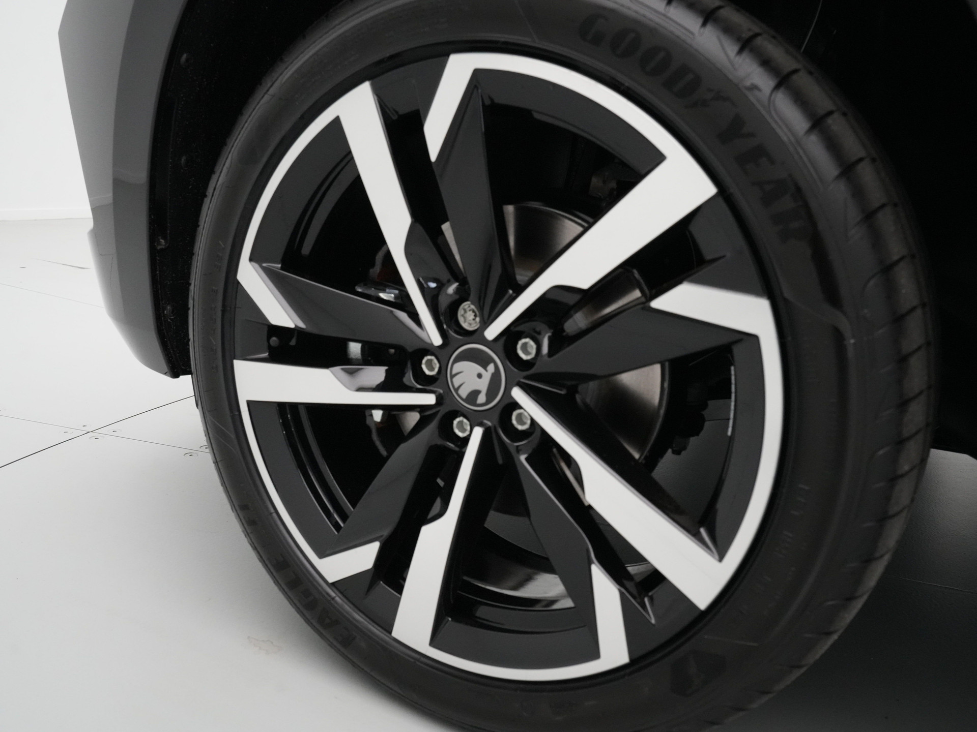 Škoda - Kamiq 1.0 TSI Greentech 115 6MT Monte Carlo - 2025