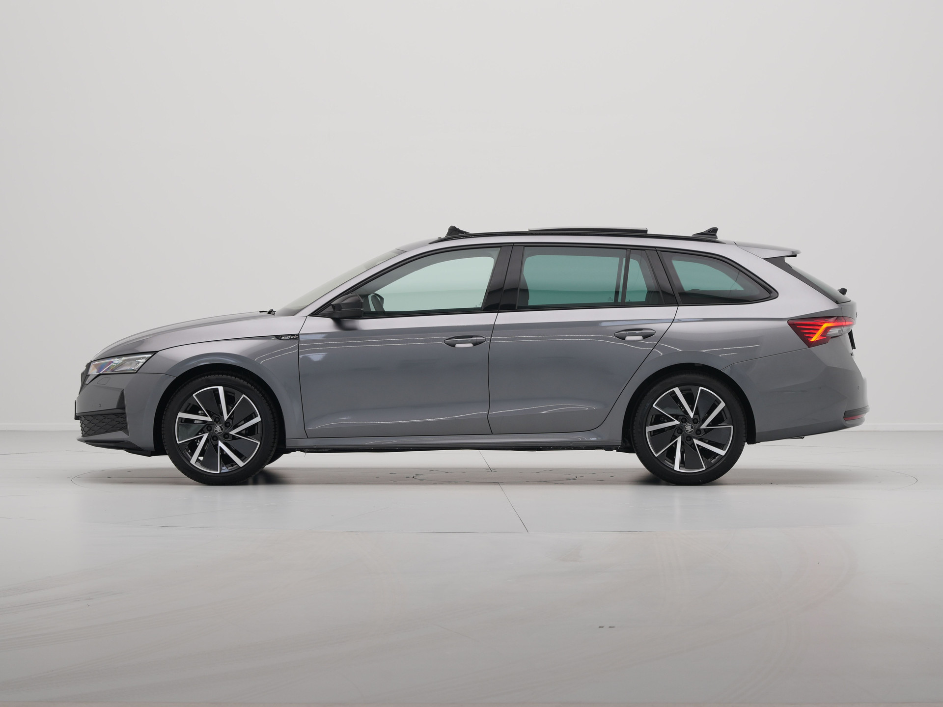 Škoda - Octavia Combi 1.5 TSI e-TEC MHEV 150 7DSG Sportline Business - 2025