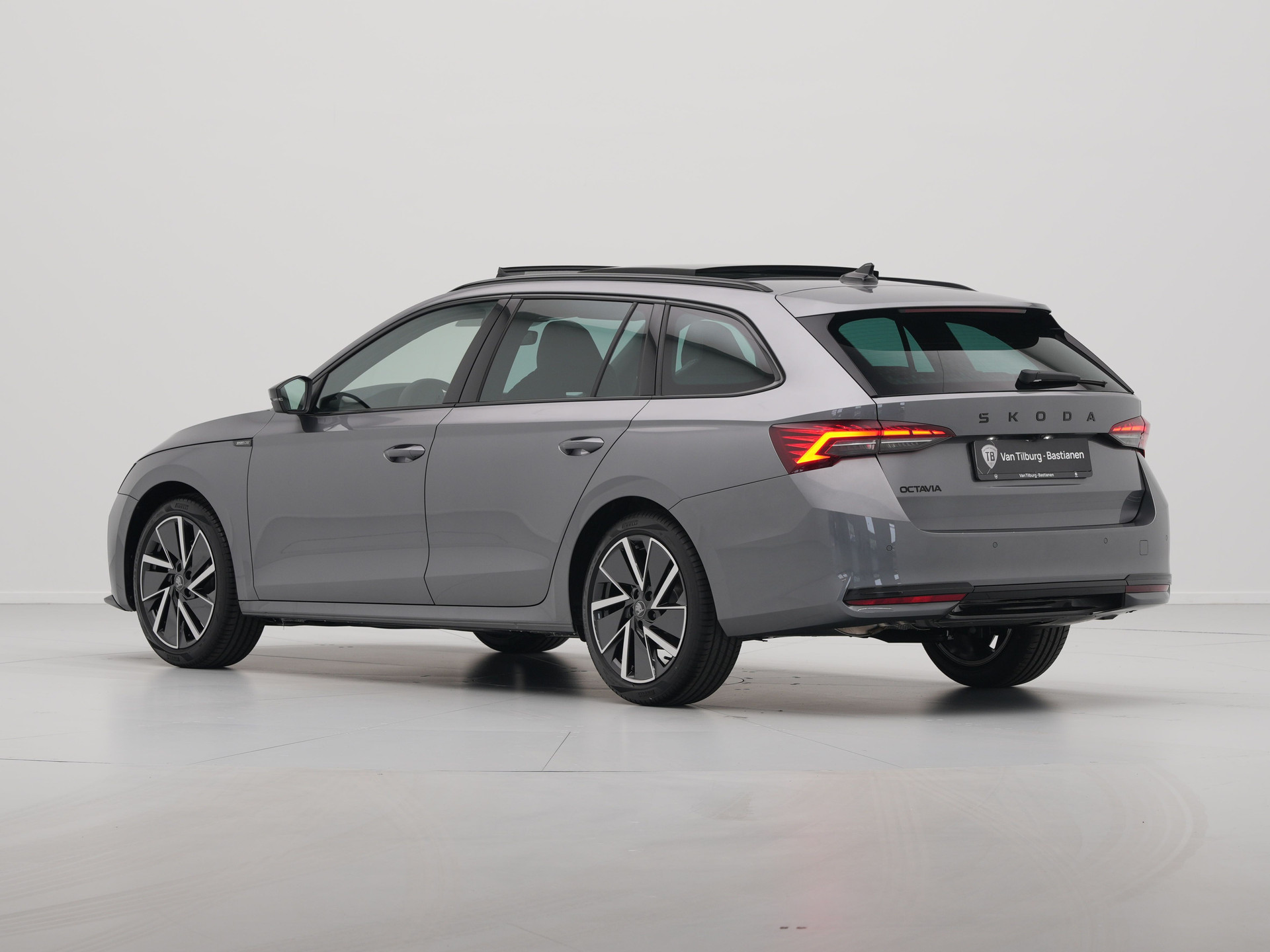 Škoda - Octavia Combi 1.5 TSI e-TEC MHEV 150 7DSG Sportline Business - 2025