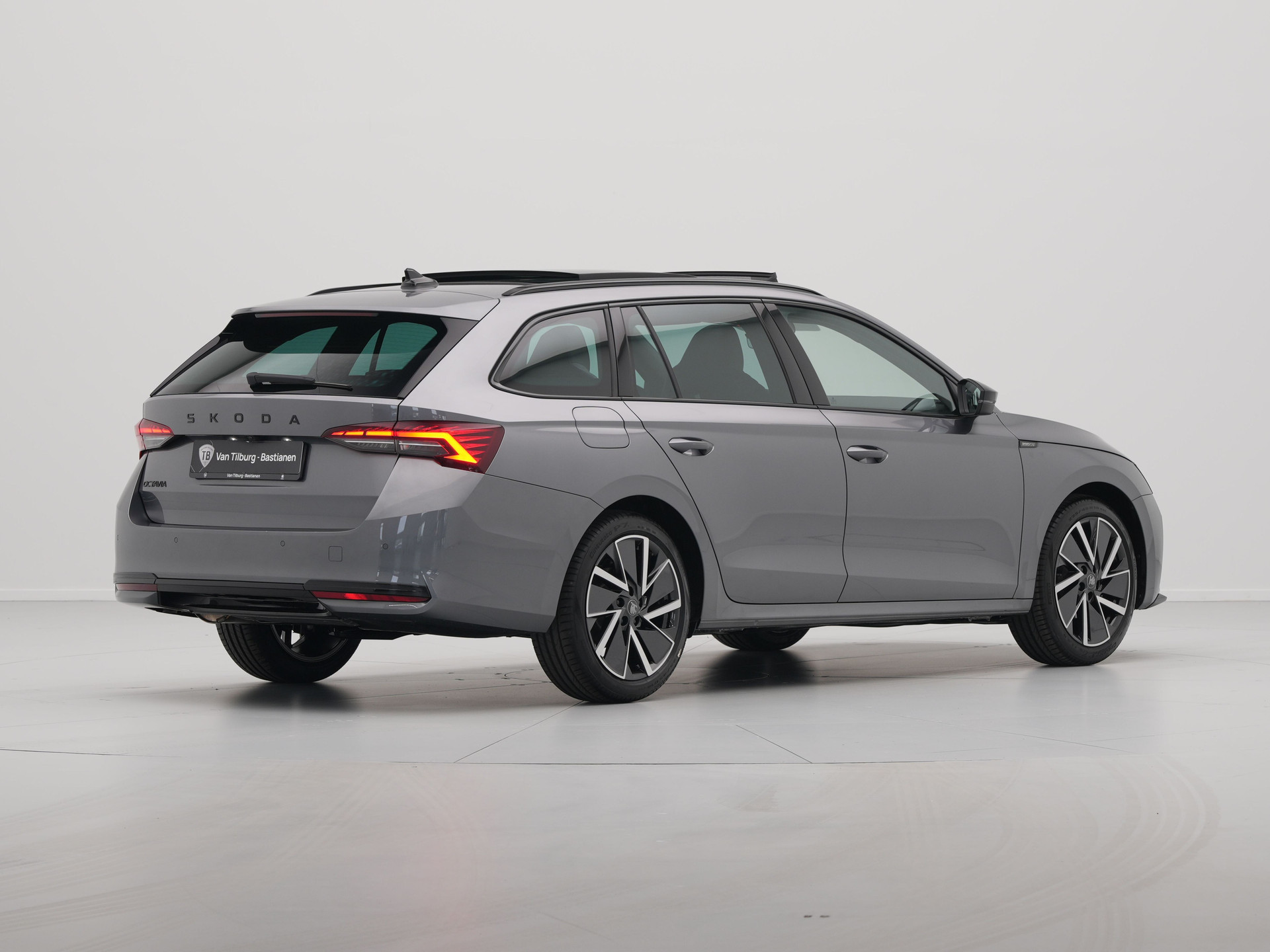 Škoda - Octavia Combi 1.5 TSI e-TEC MHEV 150 7DSG Sportline Business - 2025