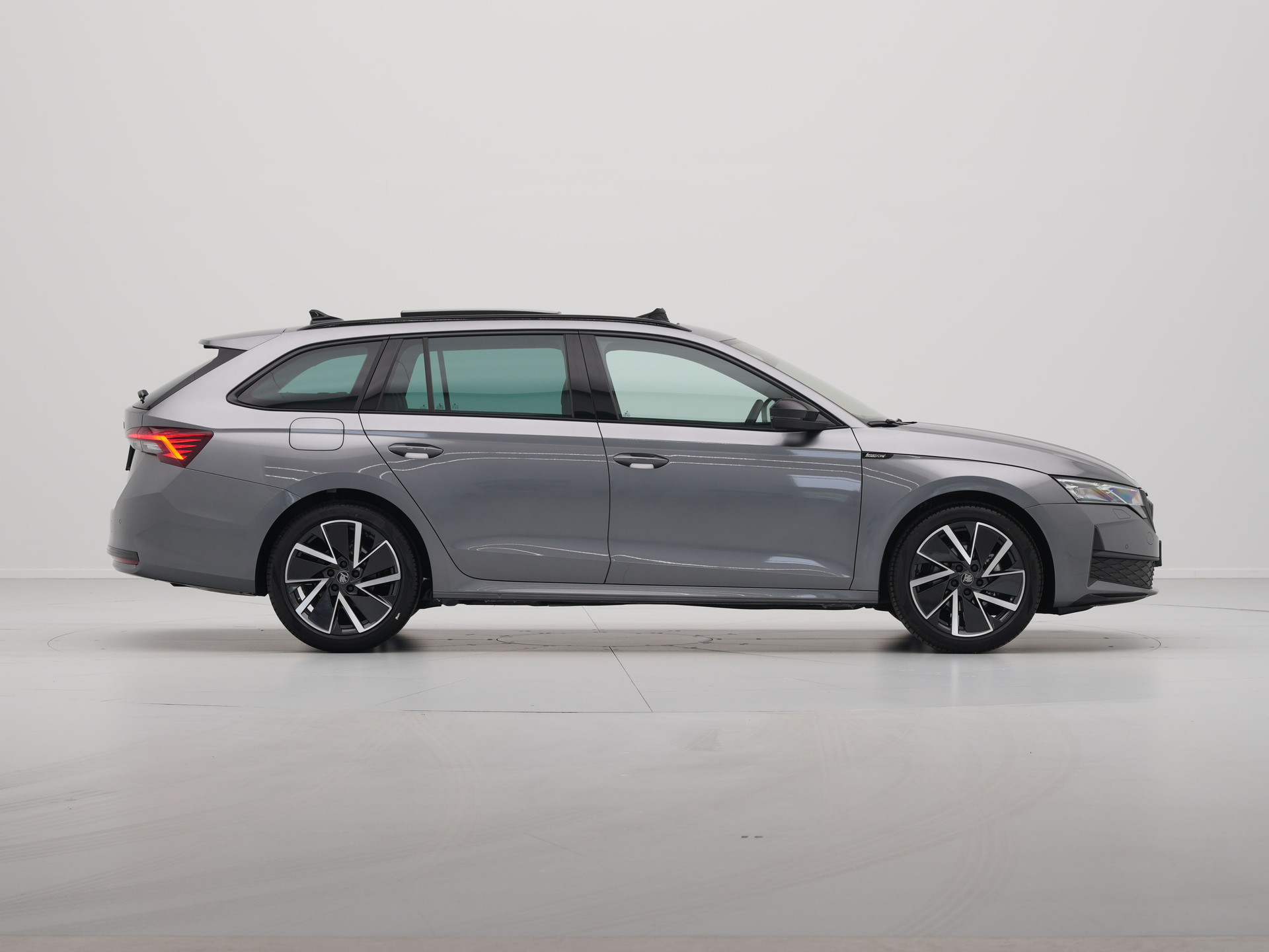 Škoda - Octavia Combi 1.5 TSI e-TEC MHEV 150 7DSG Sportline Business - 2025