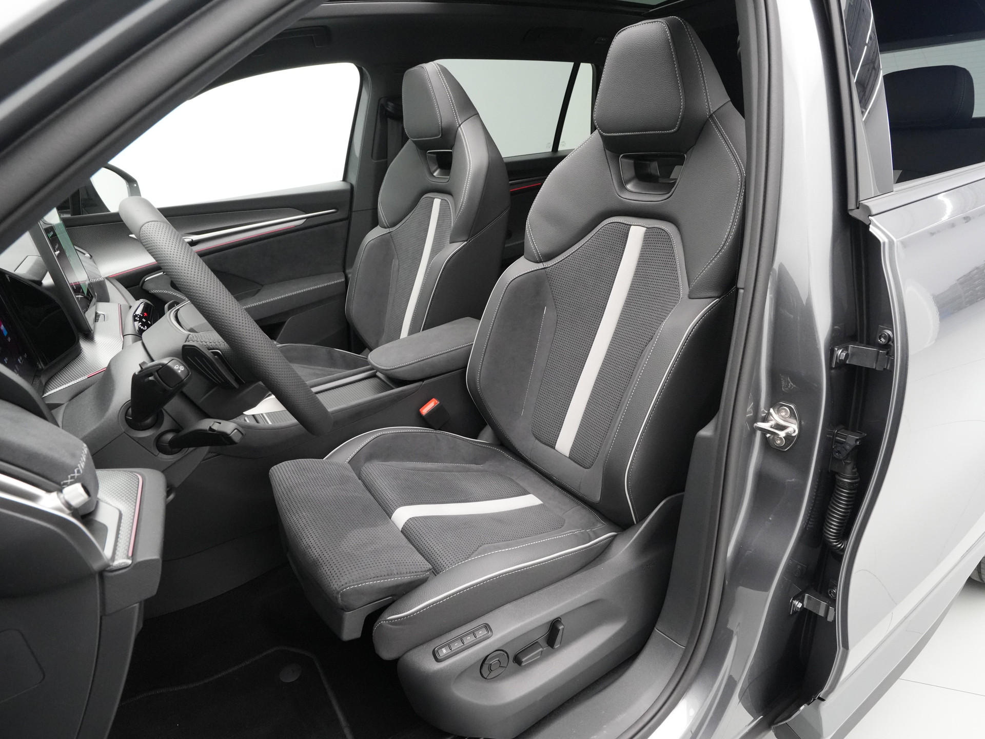 Škoda - Kodiaq 1.5 TSI PHEV 204 6DSG Sportline Business - 2025