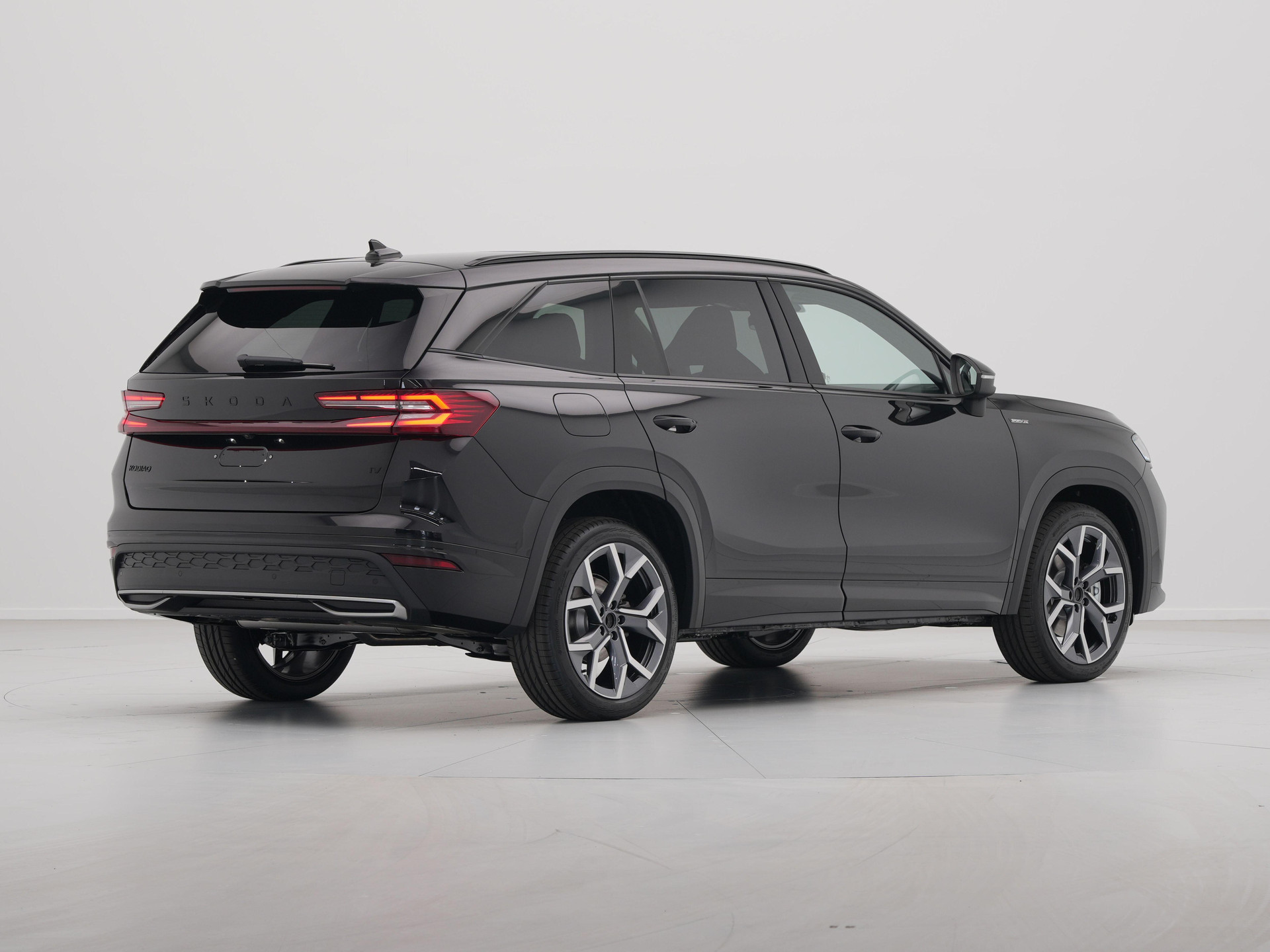 Škoda - Kodiaq 1.5 TSI PHEV 204 6DSG Sportline Business - 2025
