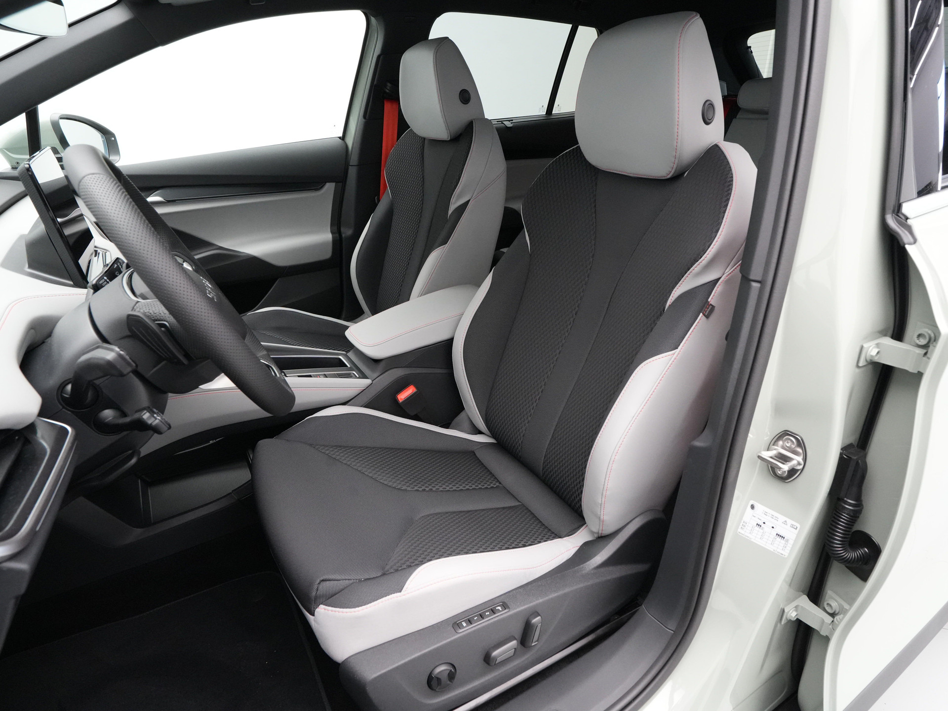 Škoda - Elroq 82 Elektromotor 286 1AT Business Edition - 2025