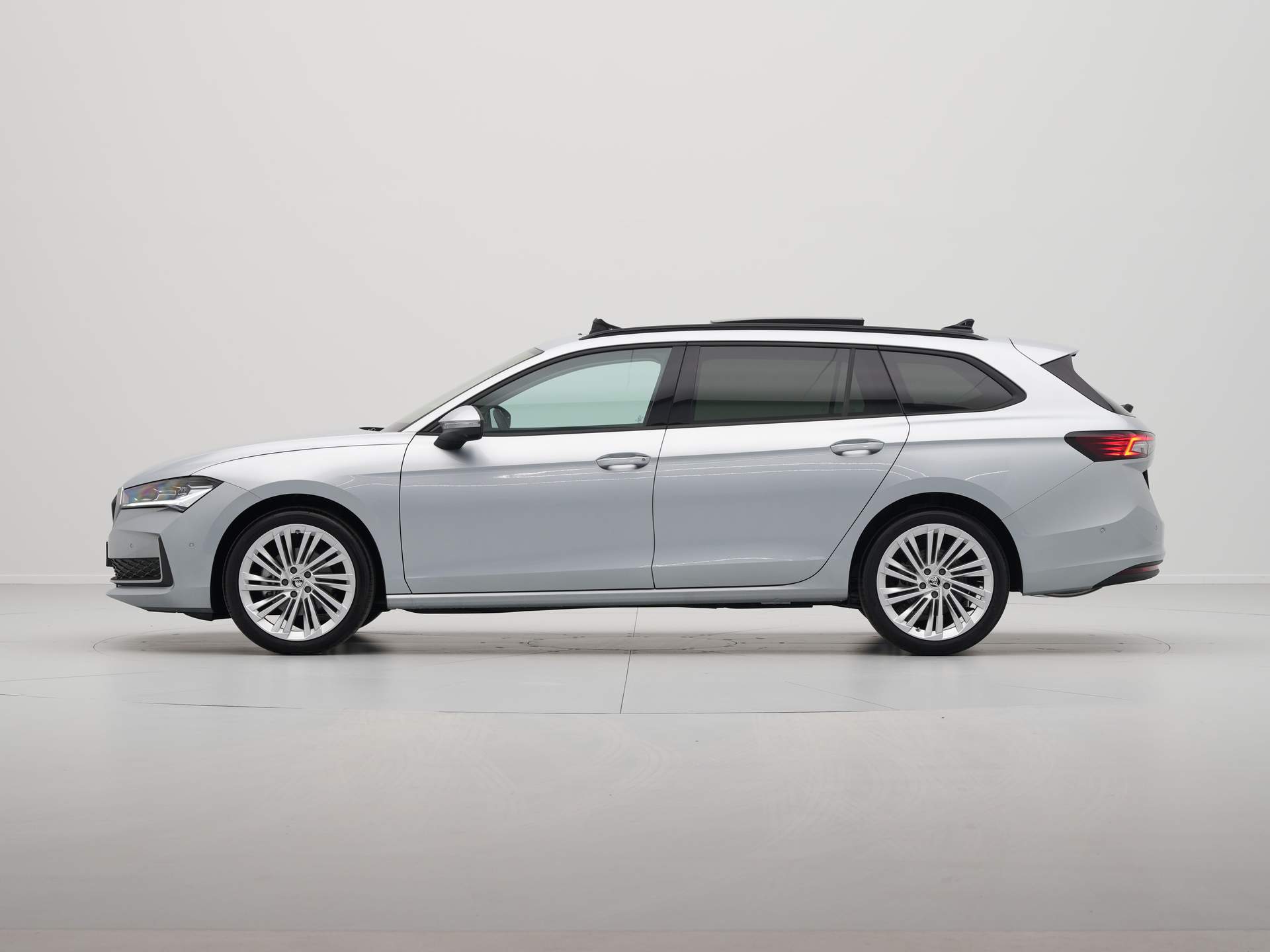 Škoda - Superb Combi 1.5 TSI MHEV Business Edition - 2024