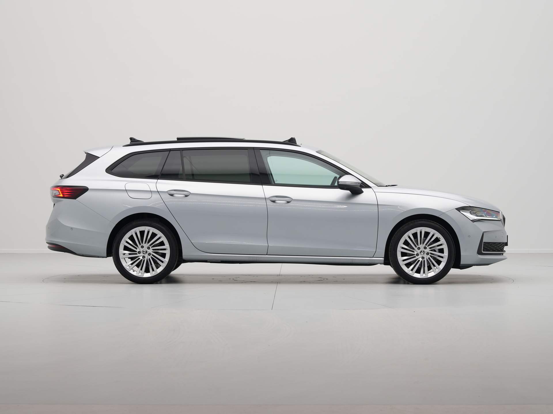 Škoda - Superb Combi 1.5 TSI MHEV Business Edition - 2024