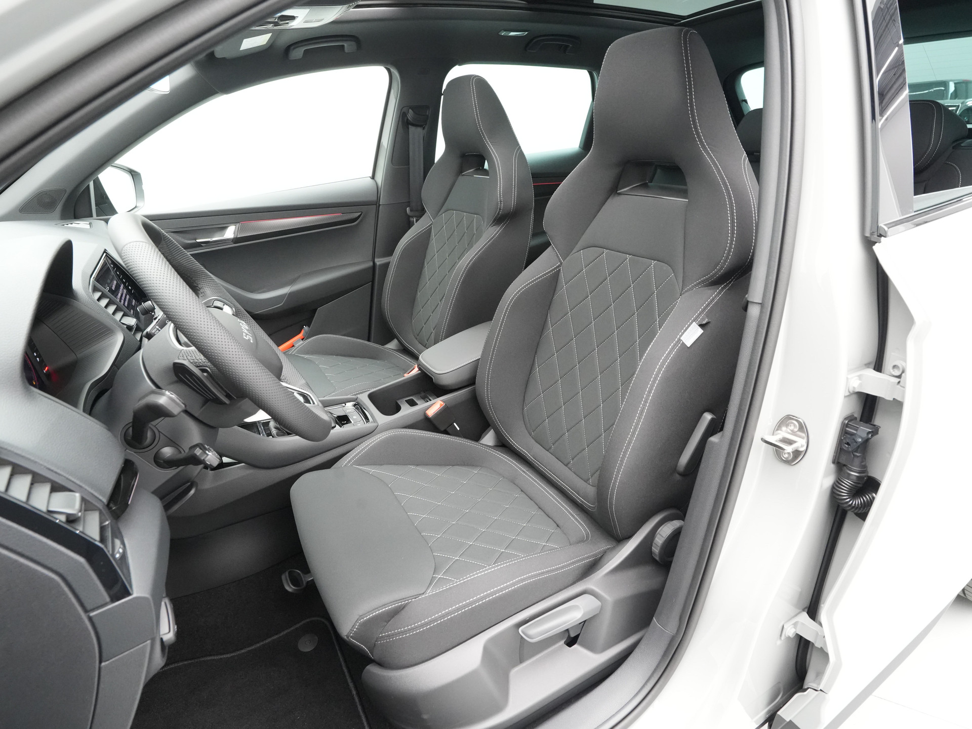 Škoda - Karoq Sportline Business - 2025