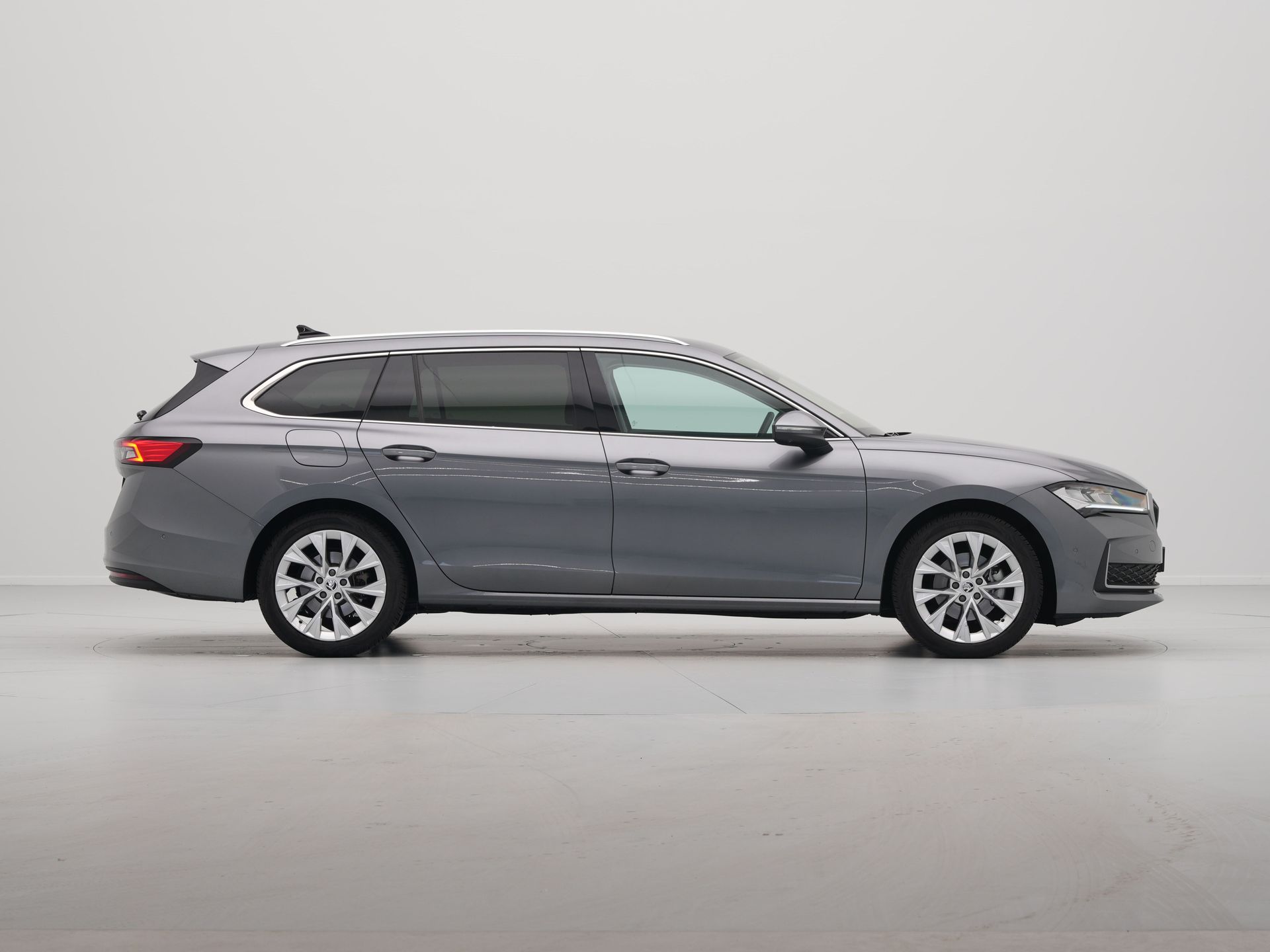 Škoda - Superb Combi 1.5 TSI MHEV First Edition - 2024