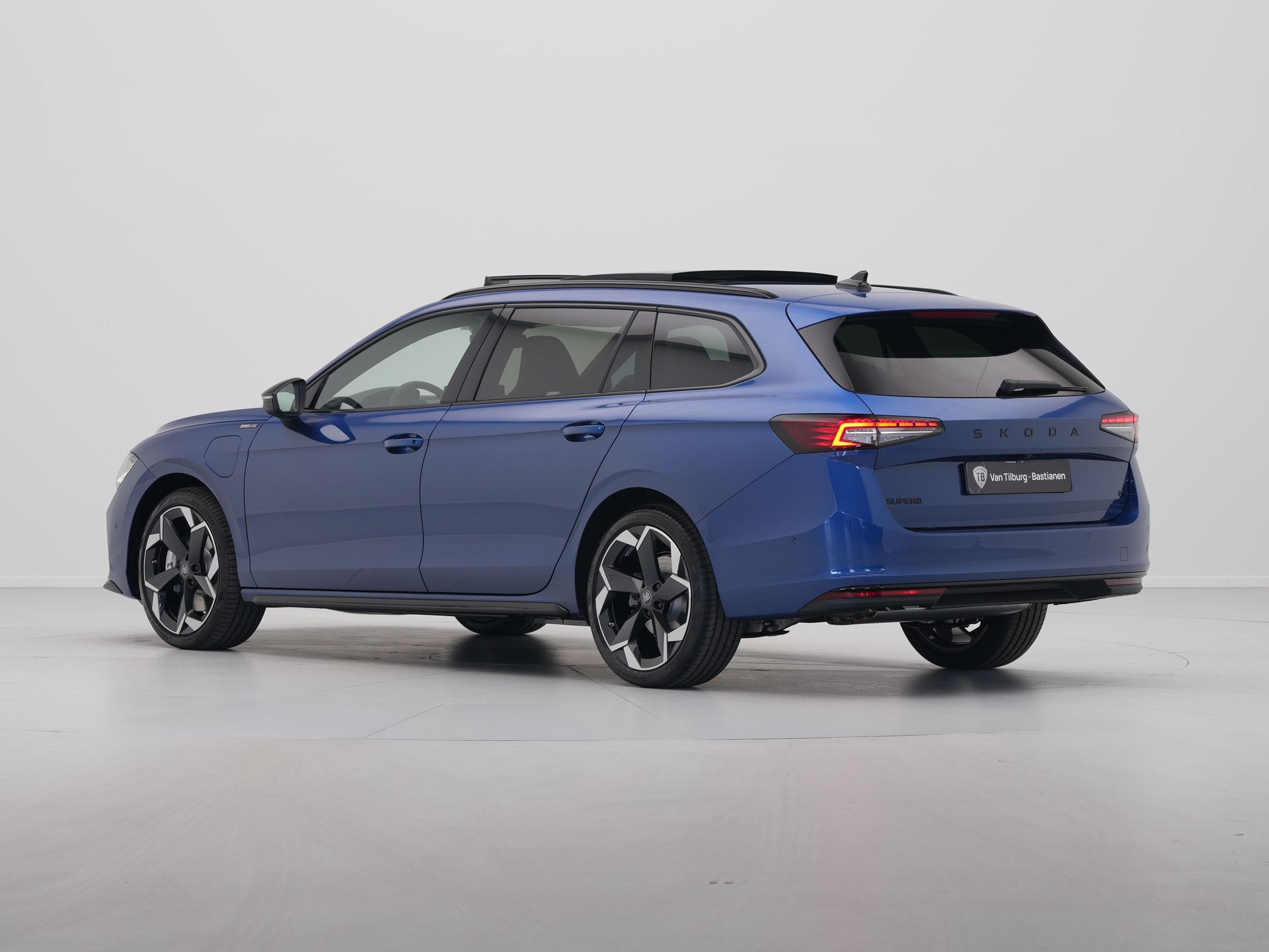 Škoda - Superb Combi 1.5 TSI PHEV Sportline Business - 