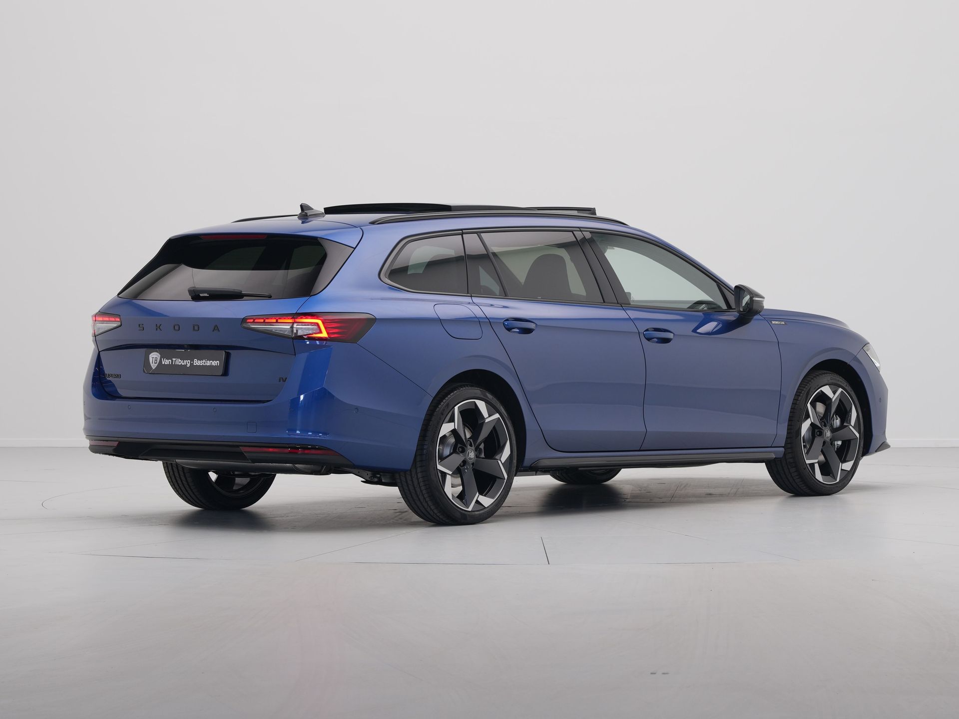 Škoda - Superb Combi 1.5 TSI PHEV Sportline Business - 